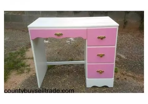 Cute girls desk or for craft room $80
